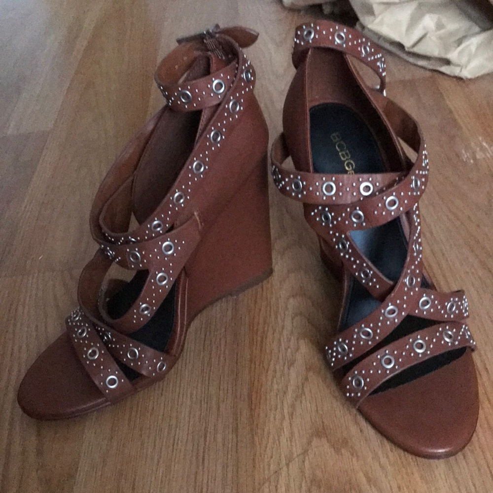 Strappy wedge sandal